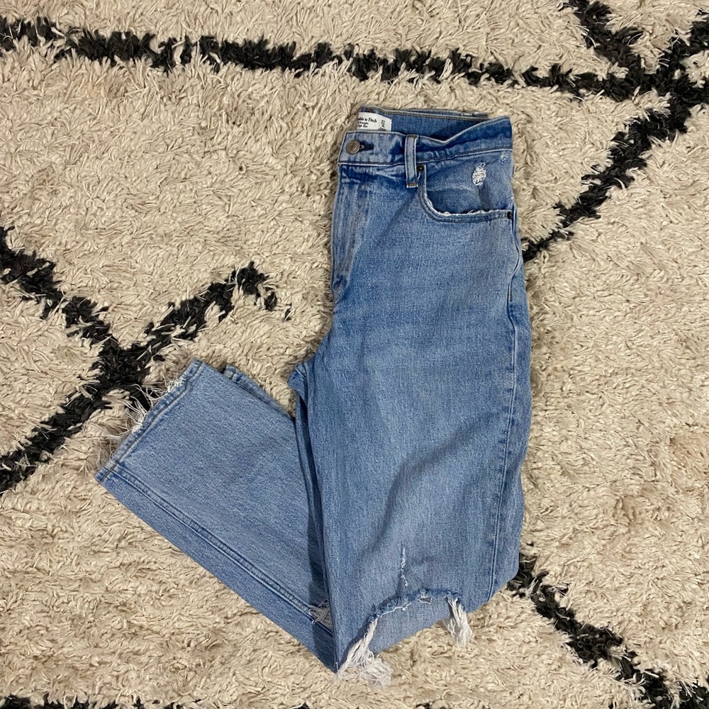 Abercrombie & Fitch Distressed Curve Love 90s Straight Ultra Hi-Rise Jeans 4S